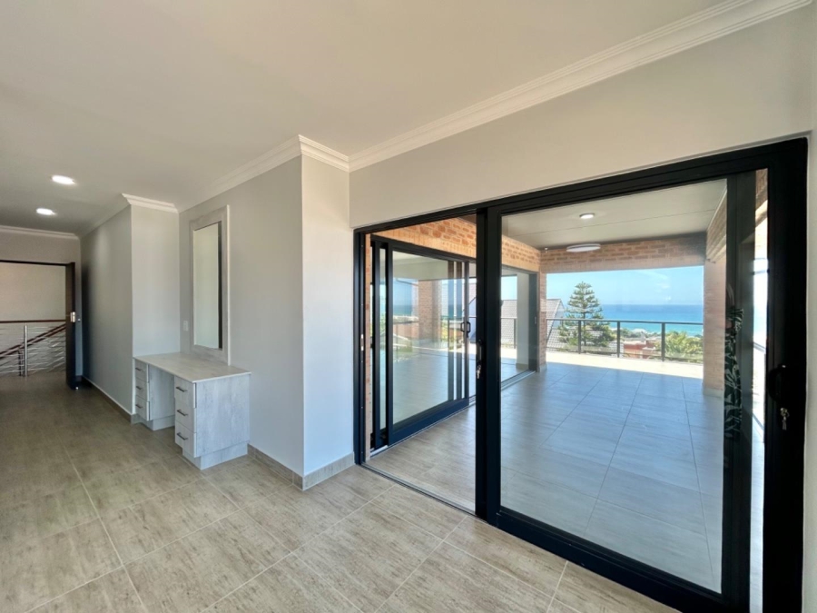 4 Bedroom Property for Sale in Wavecrest Eastern Cape